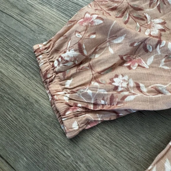 Excellent condition. Cute floral pattern - Picture 2 of 3